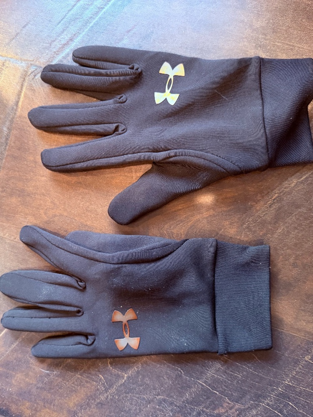 UNDERARMOUR GLOVES